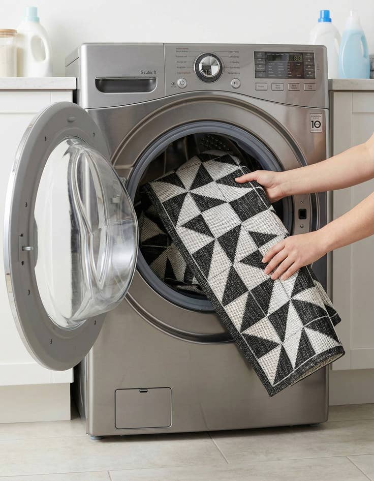 Detail image of 2' x 6'  Washable Modern Indoor / Outdoor Runner Rug