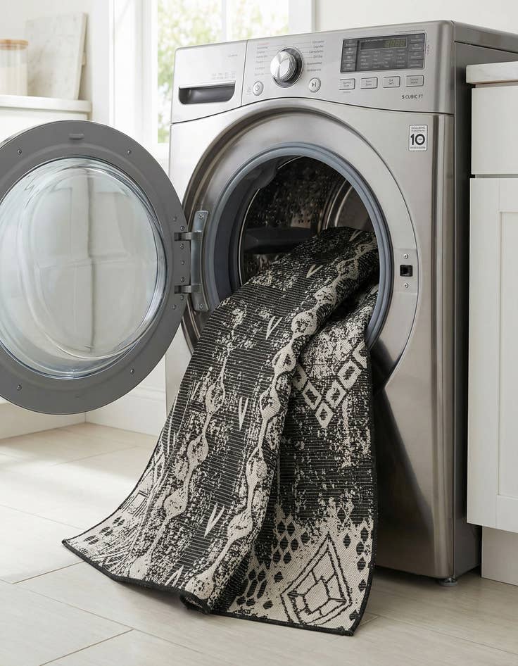 Detail image of 5' 3 x 8'  Washable Bohemian Indoor / Outdoor Rug