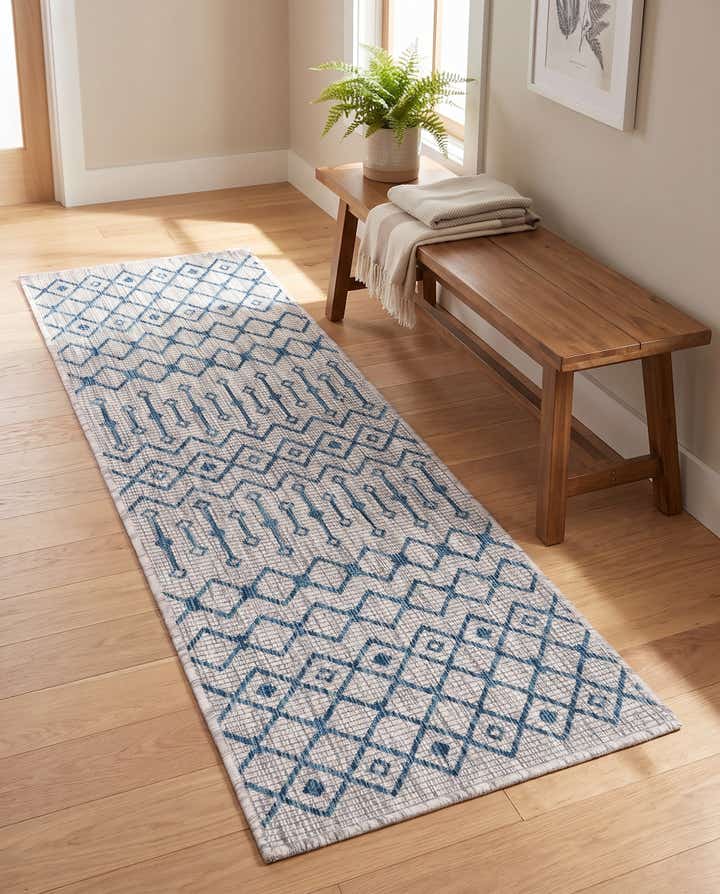 2' x 6' Easy-Clean Lattice Indoor / Outdoor Runner Rug