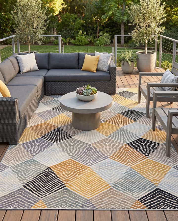 6' x 9' Easy-Clean Modern Indoor / Outdoor Rug