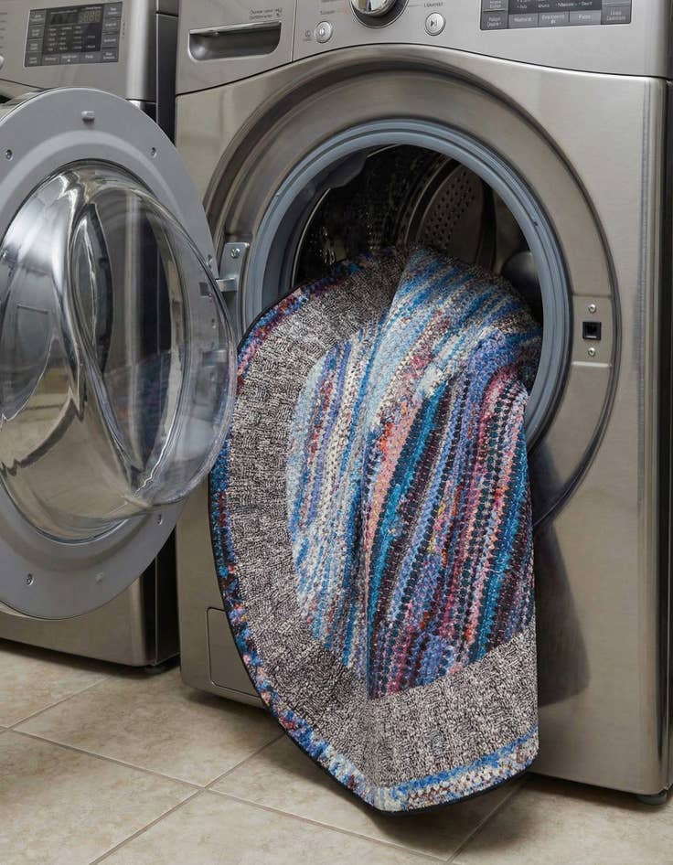 Detail image of  7' 10 x 7' 10  Washable Modern Indoor / Outdoor Round Rug