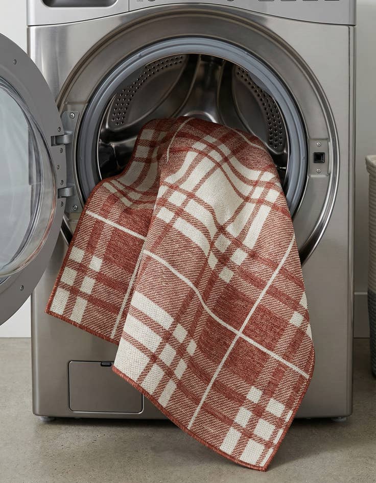 Detail image of  4' x 6'  Washable Checkered Indoor / Outdoor Rug