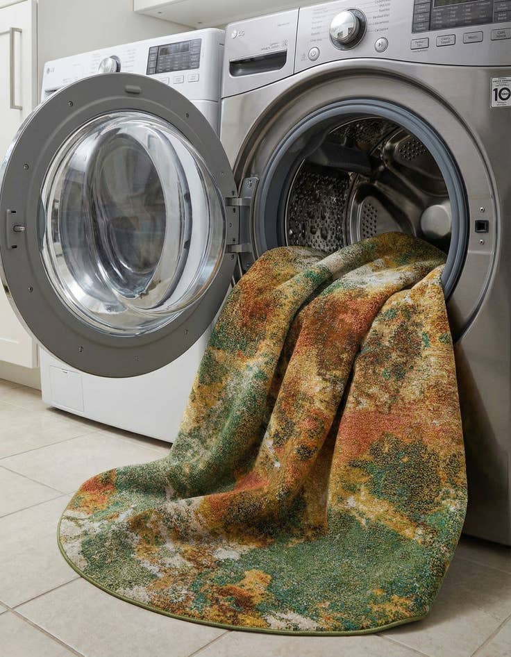 Detail image of 7' 10 x 7' 10  Washable Haerfest Round Rug