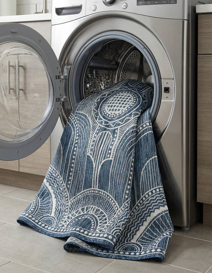 Detail image of  5' 3 x 7'  Washable Traditional Indoor / Outdoor Rug