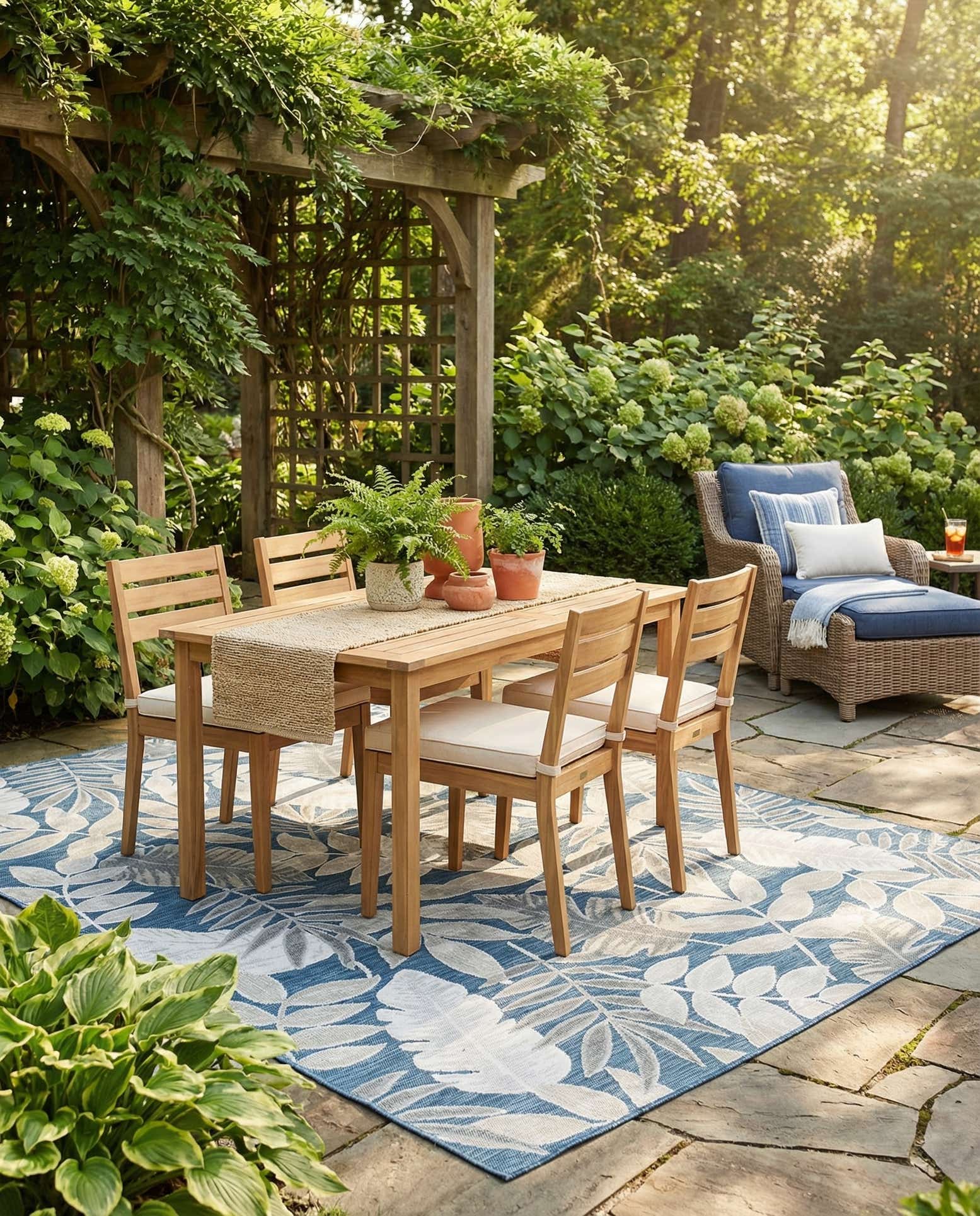 6' 4 x 9' Easy-Clean Botanical Indoor / Outdoor Rug