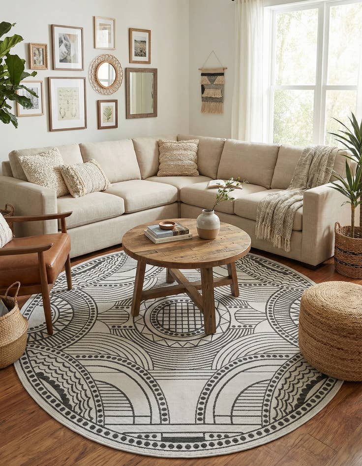 Detail image of 7' 10 x 7' 10  Washable Traditional Indoor / Outdoor Round Rug