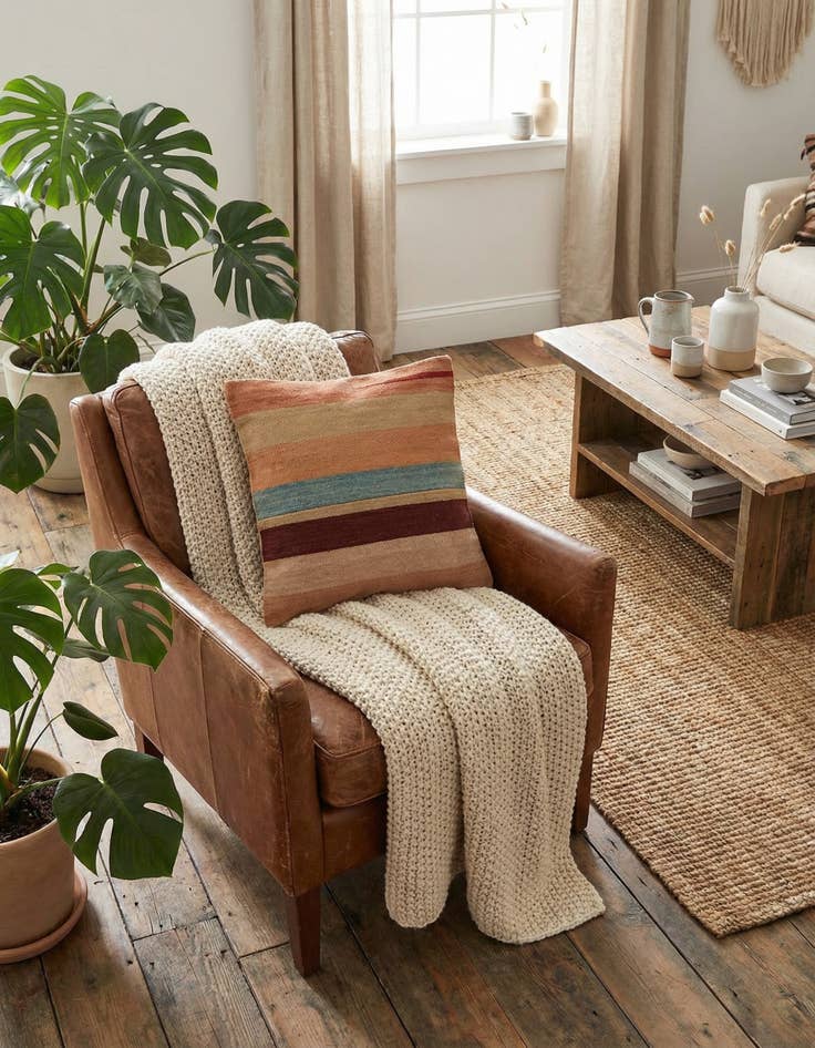 Detail image of 1' 8 x 1' 8  Hand Woven Pillow Wool Square Rug