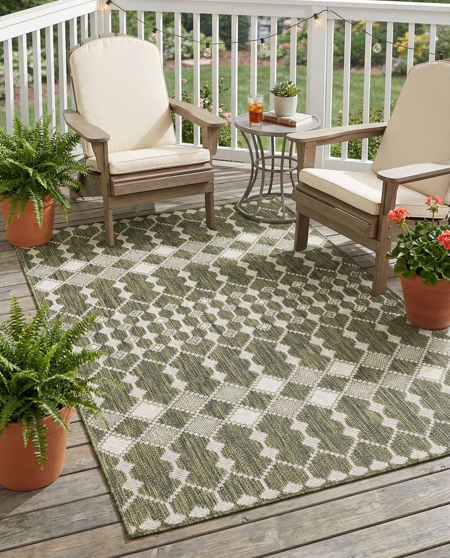 4' x 6' Easy-Clean Trellis Indoor / Outdoor Rug