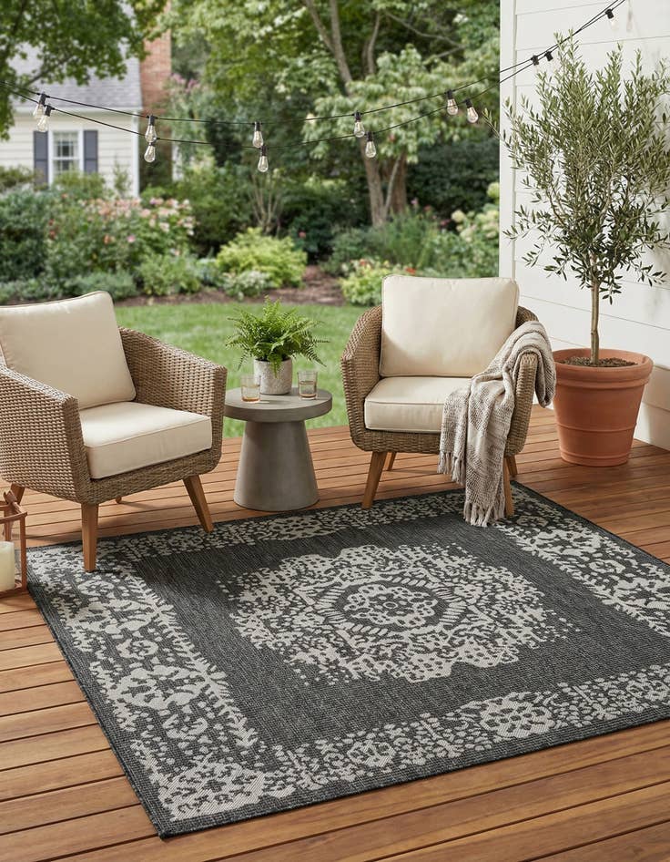 Detail image of 6' x 6'  Washable Traditional Indoor / Outdoor Square Rug