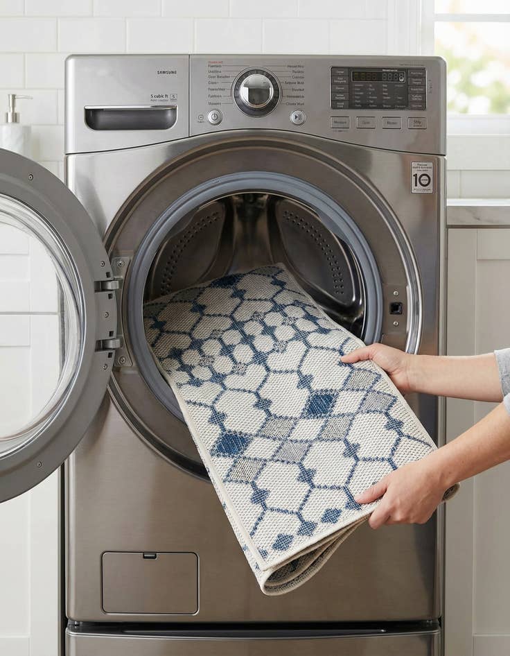 Detail image of 2' x 6'  Washable Trellis Indoor / Outdoor Runner Rug