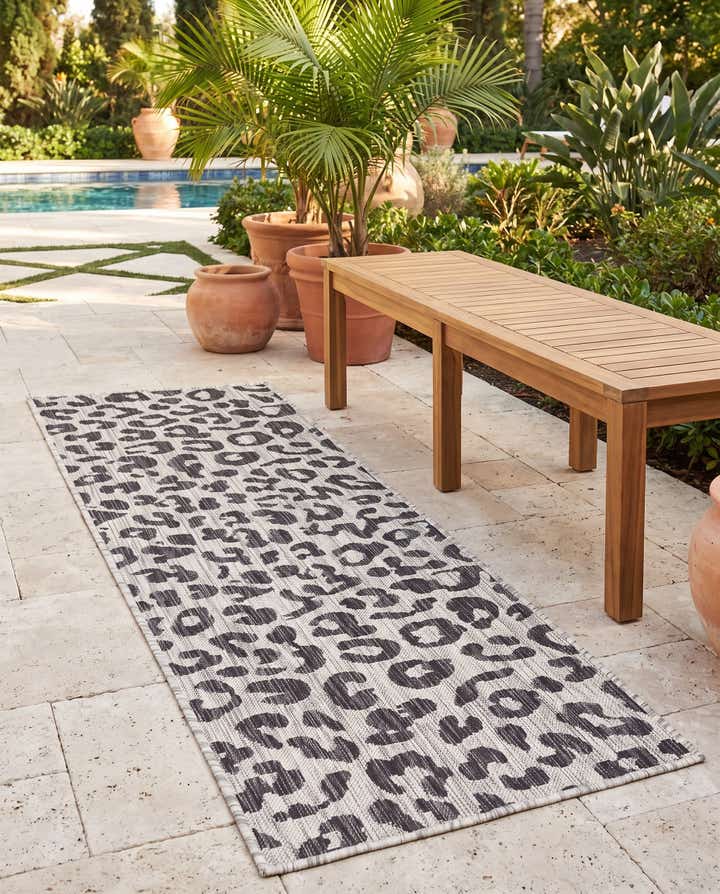 2' x 6' Easy-Clean Safari Indoor / Outdoor Runner Rug