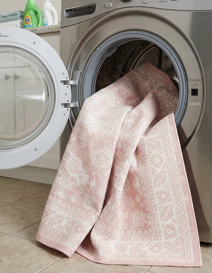 Detail image of 4' x 6'  Washable Aztec Indoor / Outdoor Rug