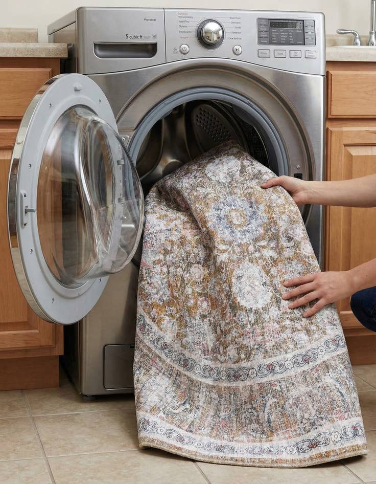 Detail image of 7' 10 x 7' 10 Yara Round Rug