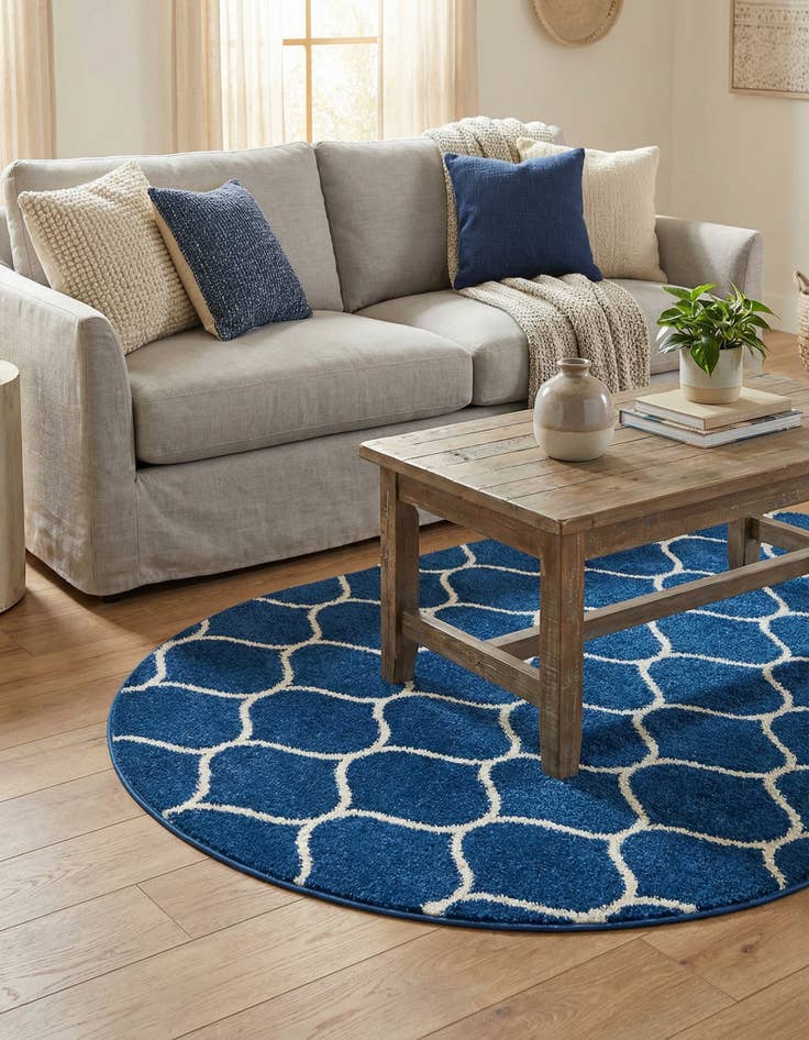 Detail image of  4' x 6' Lattice Frieze Oval Rug