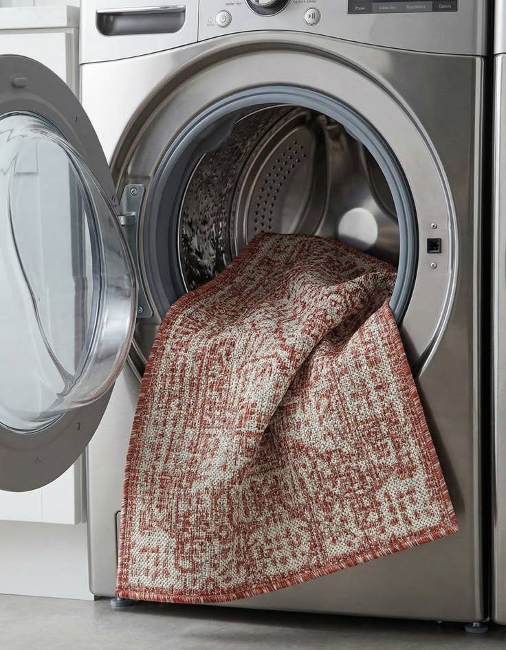 Detail image of  2' x 3' 1  Washable Traditional Indoor / Outdoor Rug