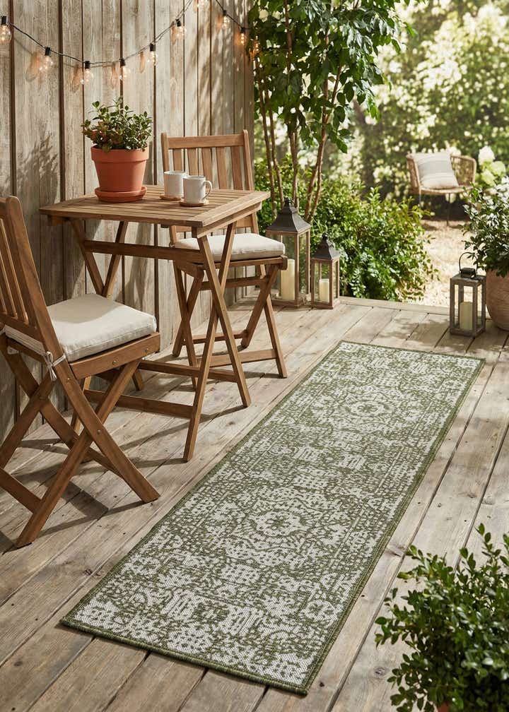 2' x 8' Easy-Clean Traditional Indoor / Outdoor Runner Rug