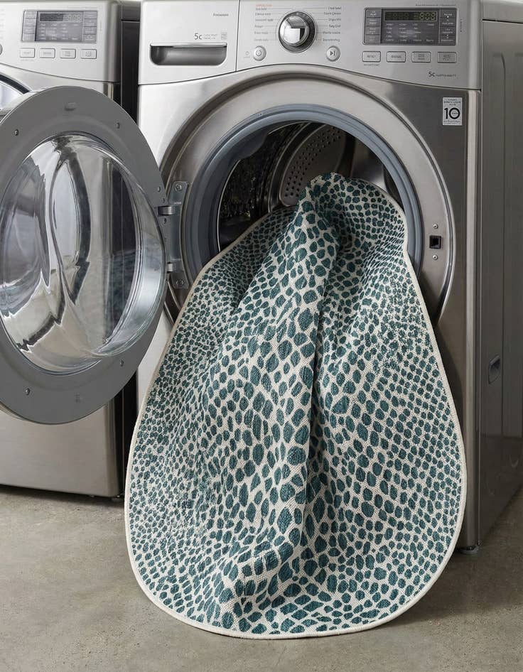 Detail image of 5' 3 x 8'  Washable Jill Zarin Cape Town Indoor / Outdoor Oval Rug