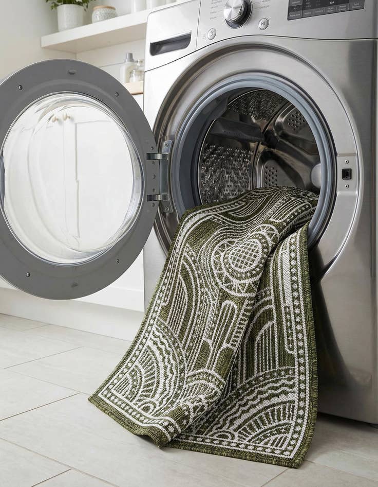 Detail image of 2' x 3'  Washable Traditional Indoor / Outdoor Rug