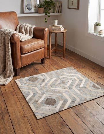 2' 2 x 3' 1 Cowhide Rug
