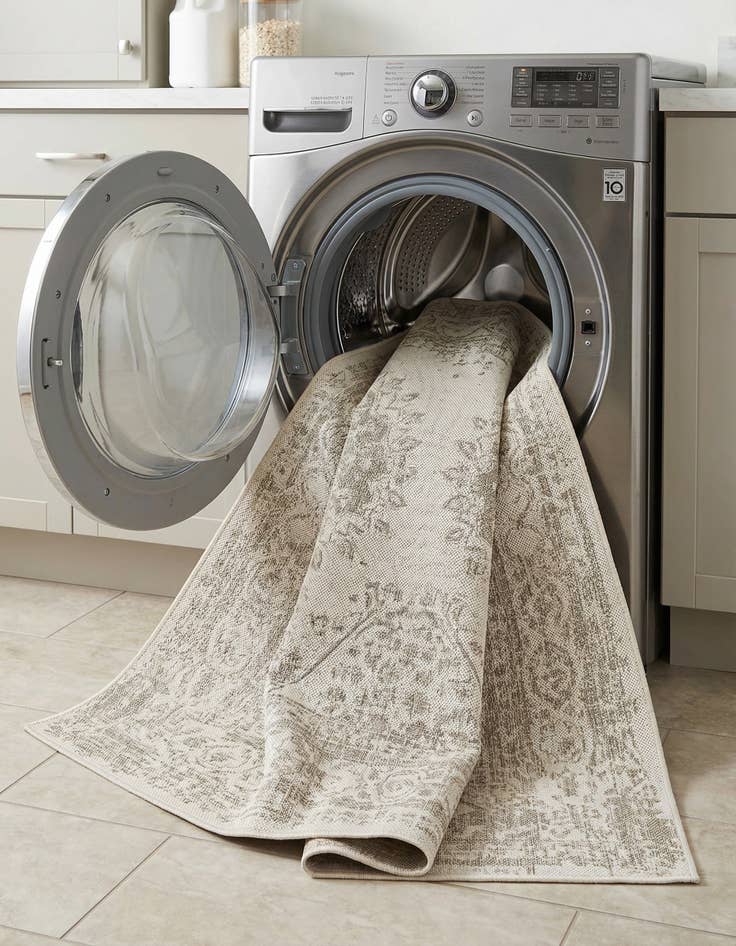 Detail image of 5' 3 x 7'  Washable Traditional Indoor / Outdoor Rug