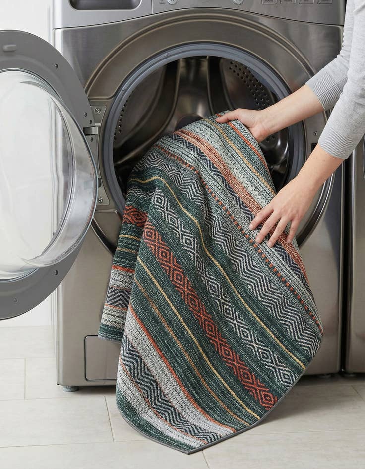 Detail image of 7' 10 x 7' 10  Washable Yara Square Rug