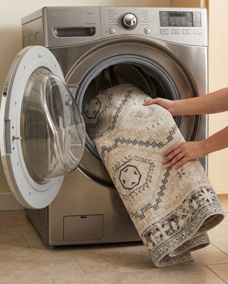 Detail image of 5' x 8' Washable Yara Rug