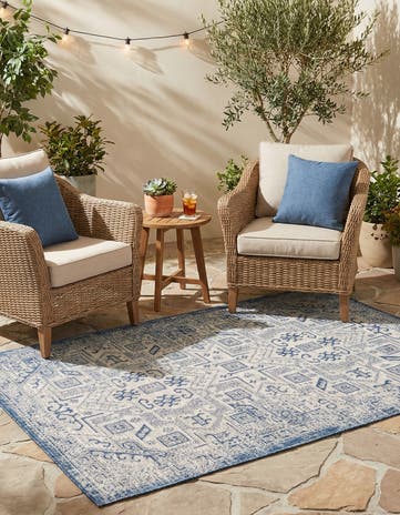 4' x 6' Easy-Clean Aztec Indoor / Outdoor Rug