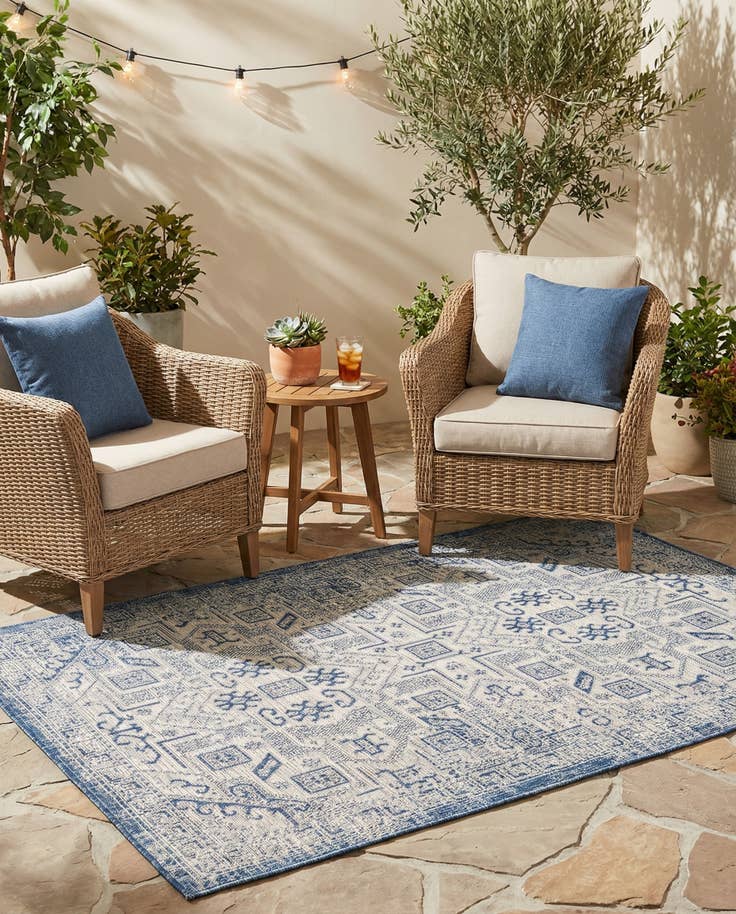 Detail image of 4' x 6' Easy-Clean Aztec Indoor / Outdoor Rug