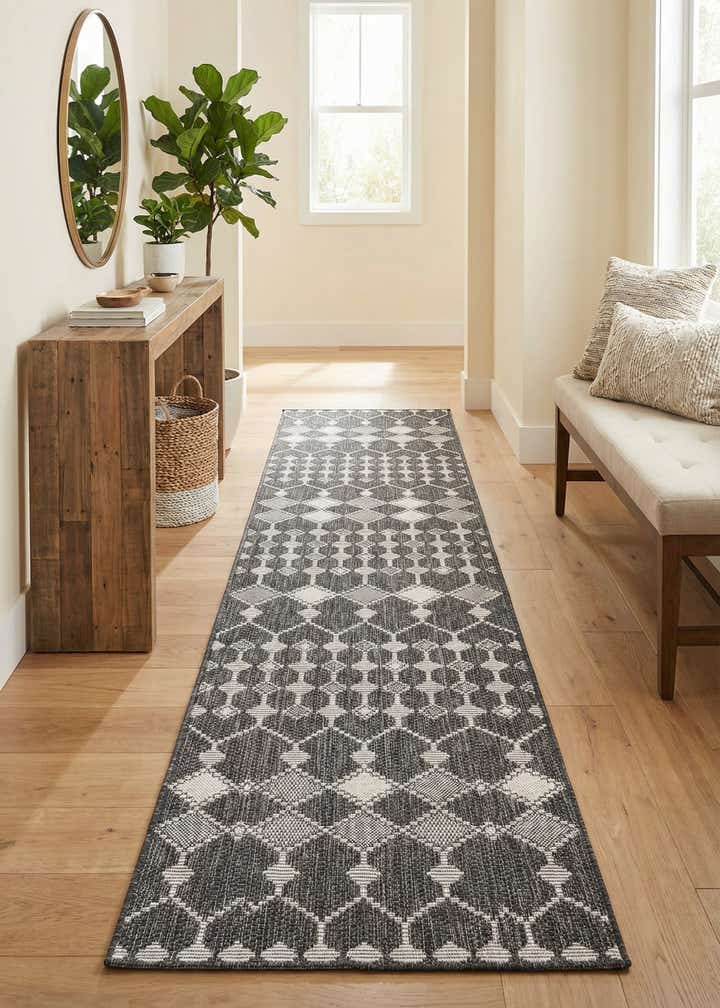 2' 7 x 10' Easy-Clean Trellis Indoor / Outdoor Runner Rug