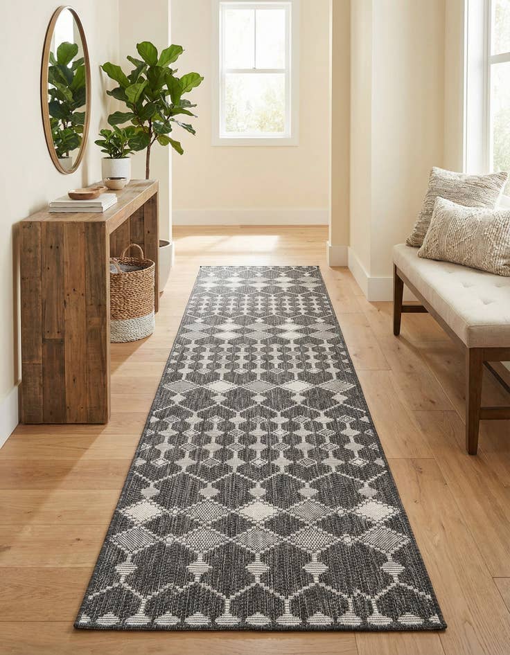 Detail image of 2' 7 x 10' Easy-Clean Trellis Indoor / Outdoor Runner Rug