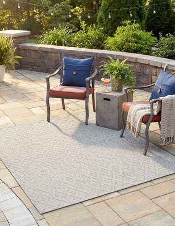7' 10 x 7' 10 Easy-Clean Trellis Textured Indoor / Outdoor Square Rug