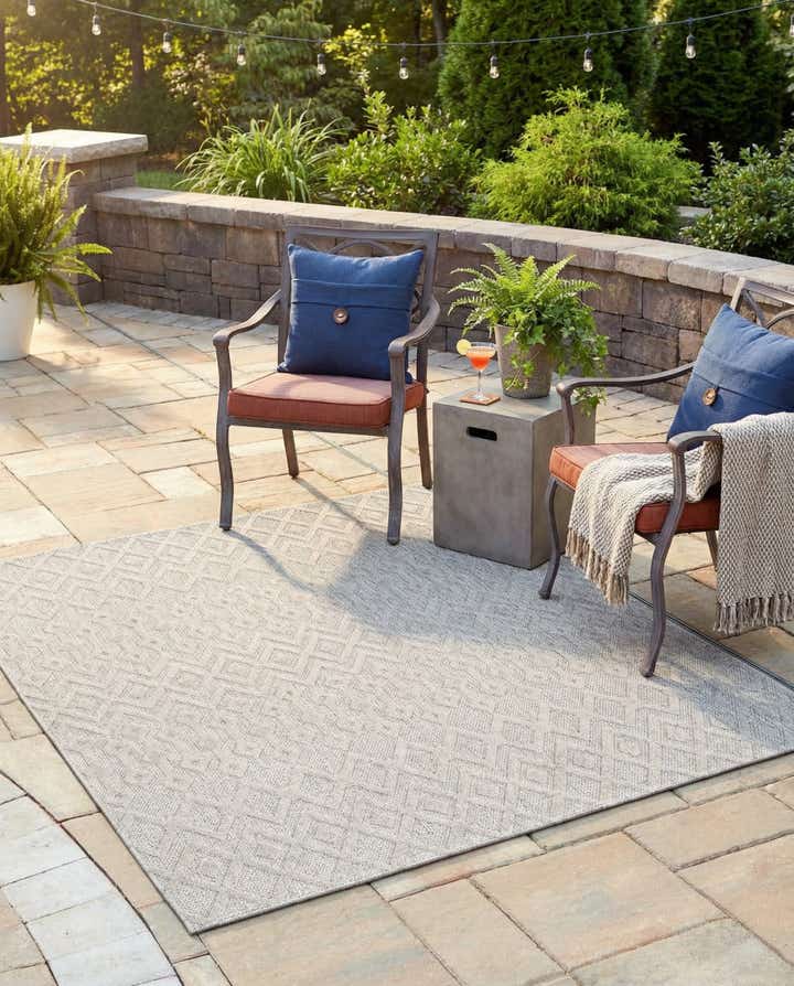 7' 10 x 7' 10 Easy-Clean Trellis Textured Indoor / Outdoor Square Rug