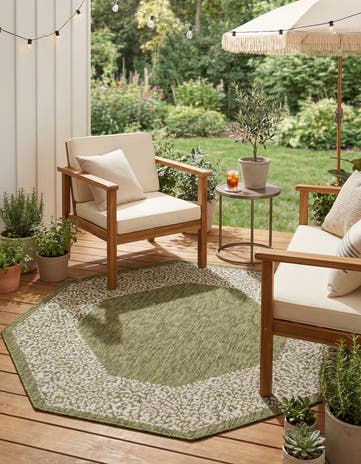 5' 3 x 5' 3 Easy-Clean Border Indoor / Outdoor Octagon Rug