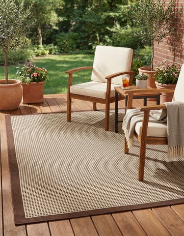 5' x 8' Easy-Clean Border Indoor / Outdoor Rug