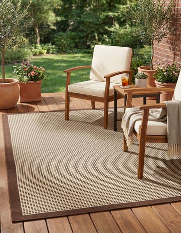 5' x 8' Easy-Clean Border Indoor / Outdoor Rug