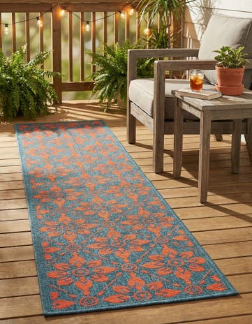 2' x 8' Easy-Clean Lattice Indoor / Outdoor Runner Rug