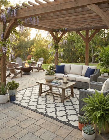 Black Easy-Clean Lattice Indoor / Outdoor Rug