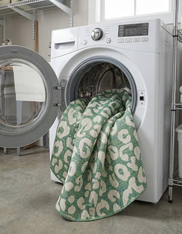 Detail image of 5' 3 x 5' 3  Washable Safari Indoor / Outdoor Round Rug