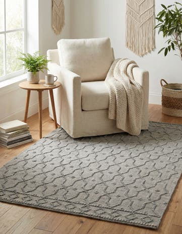 4' 1 x 6' 1 Hand Woven Larsa Jute Rug