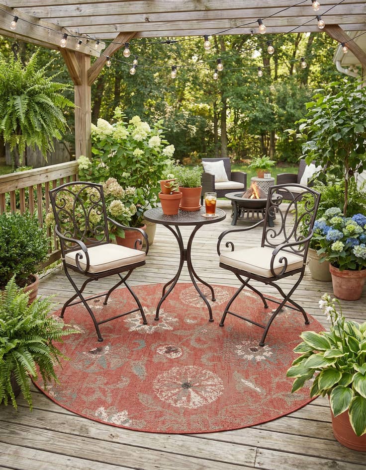 Detail image of 6' x 6'  Washable Botanical Indoor / Outdoor Round Rug