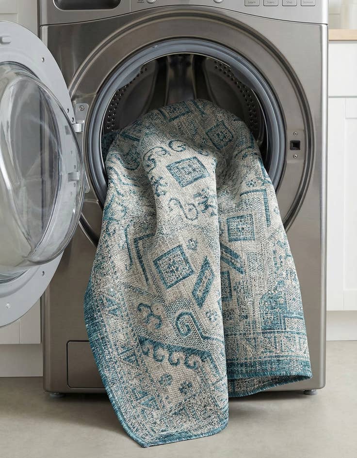 Detail image of  5' 3 x 8'  Washable Aztec Indoor / Outdoor Rug