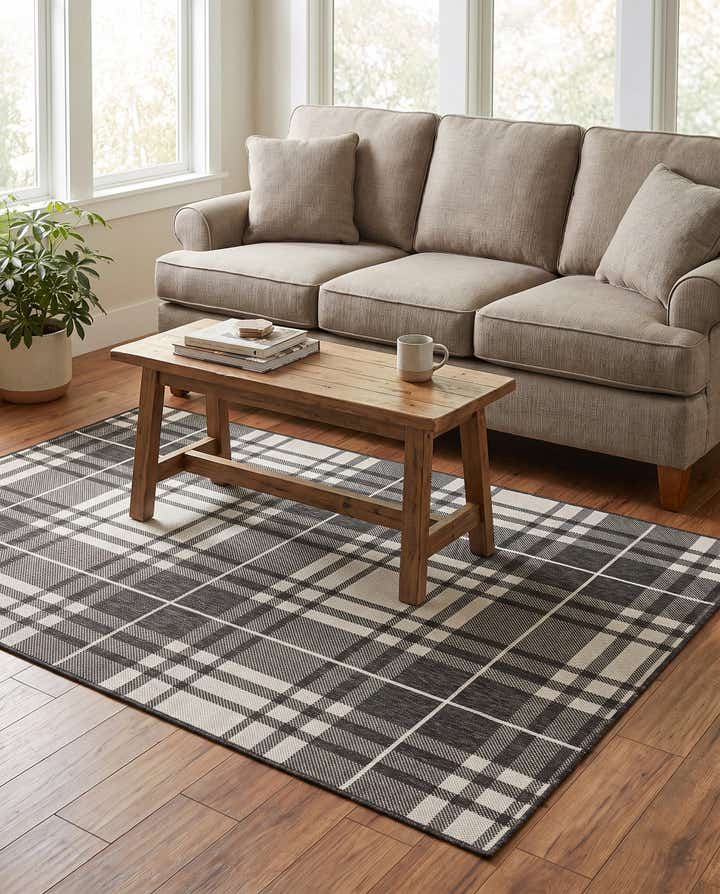 5' 3 x 8' Easy-Clean Checkered Indoor / Outdoor Rug