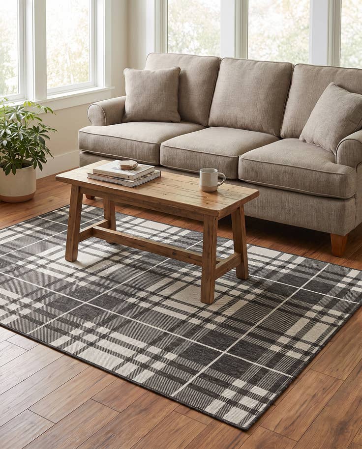 Detail image of 5' 3 x 8' Easy-Clean Checkered Indoor / Outdoor Rug