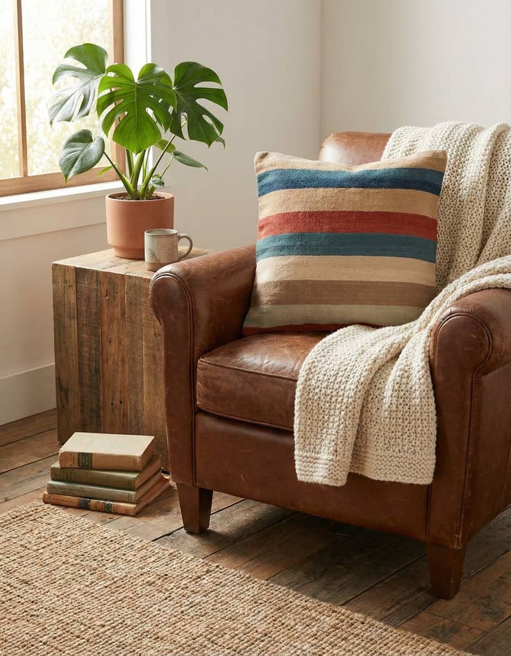 Detail image of 2' 5 x 2' 5  Hand Woven Pillow Wool Square Rug