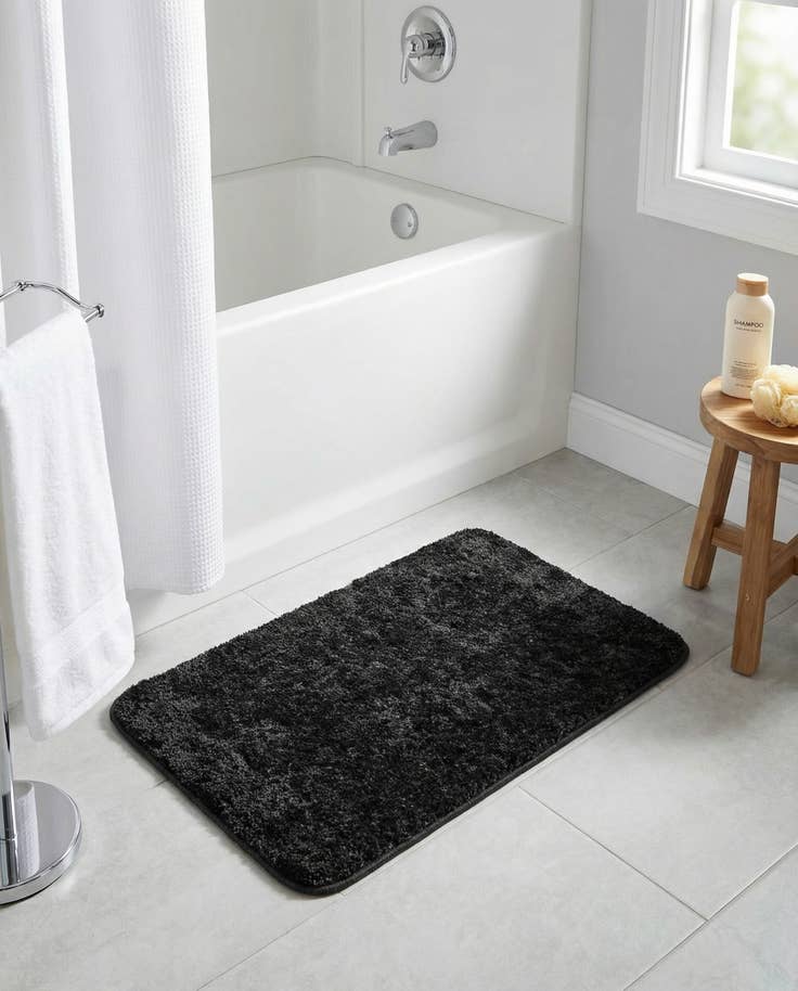 Detail image of 1' 8 x 2' 7 Bano Everyday Bath Mat