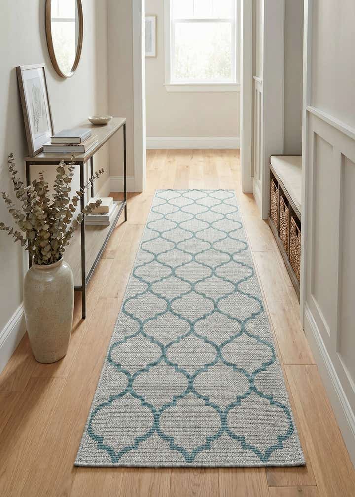 2' 7 x 10' Easy-Clean Trellis Indoor / Outdoor Runner Rug