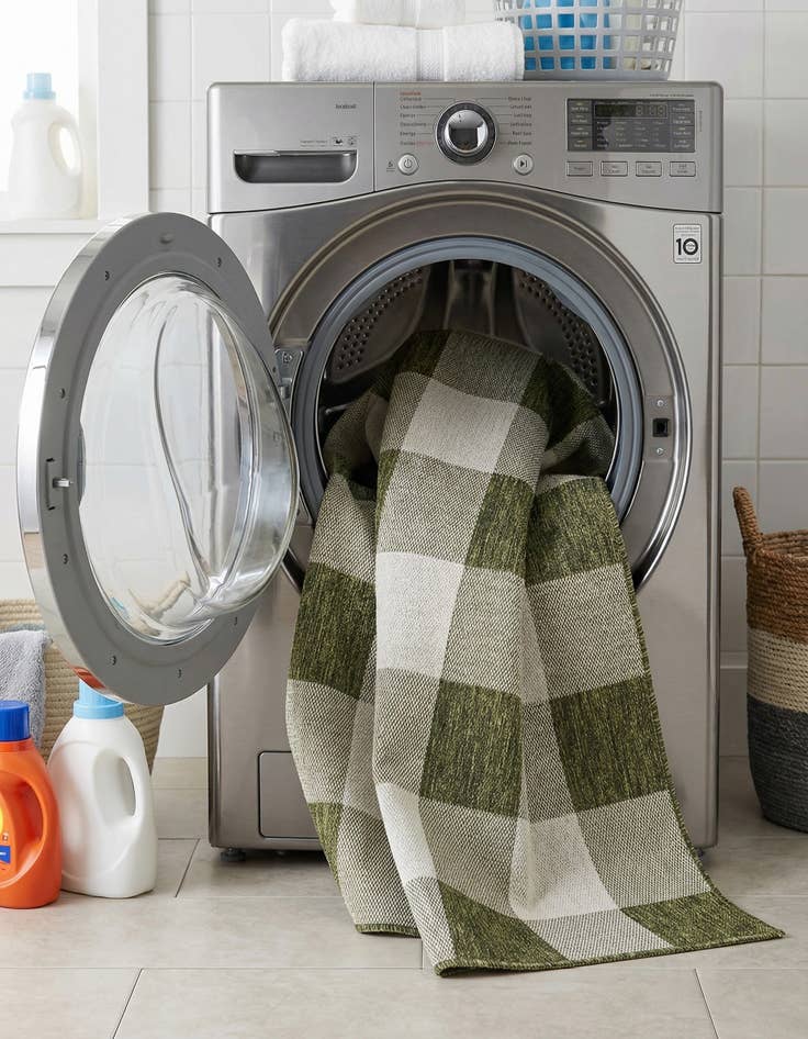 Detail image of 5' 3 x 8'  Washable Checkered Indoor / Outdoor Rug