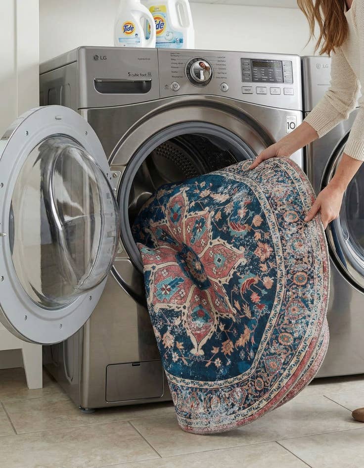 Detail image of  6' x 6'  Washable Yara Round Rug