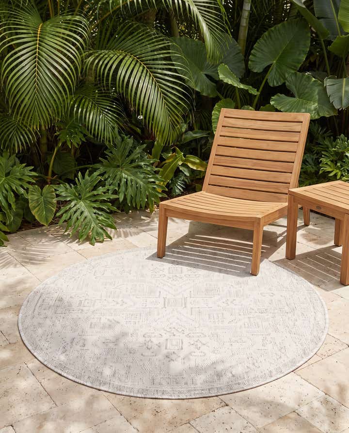 4' x 4' Easy-Clean Aztec Indoor / Outdoor Round Rug