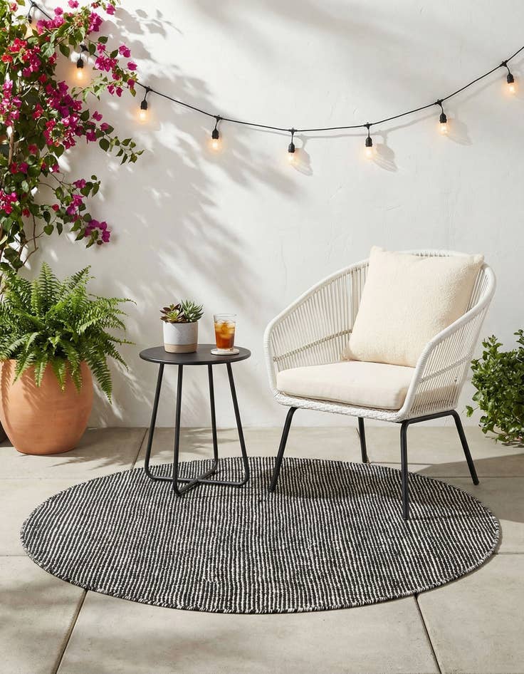 Detail image of  3' 3 x 3' 3  Washable Jill Zarin Palm Springs Indoor / Outdoor Round Rug